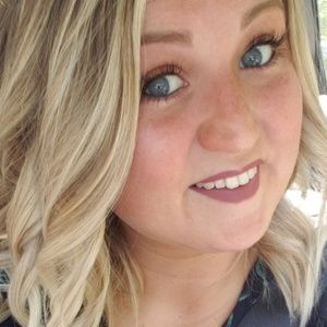 Meet your Posher, Rebeca